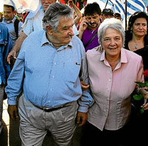 El presidente electo y su esposa, en Montevideo 